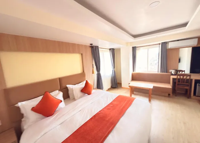 14 Luxe By Mums מלון 3*