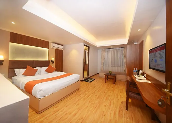 14 Luxe By Mums מלון 3*